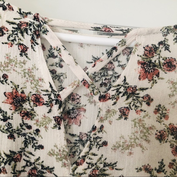 URBAN GIRL - L FLORAL DRESS WITH BELL SLEEVES - Picture 2 of 4